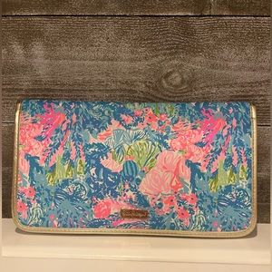 Lilly Pulitzer travel organizer. Print is fished my wish.